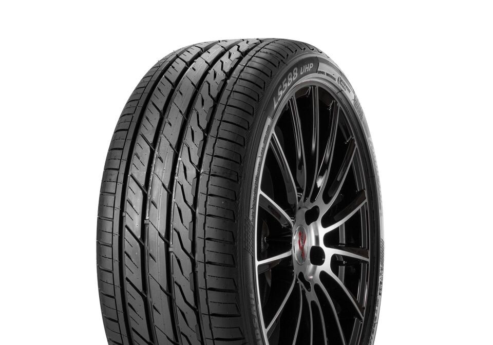 235/35 R19 LANDSAIL LS588 UHP